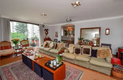 Apto reformado  uma planta maravilhosa com living e terraço amplos e espaços.