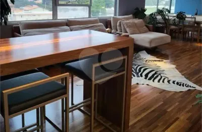 Apartamento reformado e mobiliado a venda no planalto paulista, com 2 quartos e 1 vaga