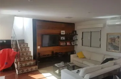 Cobertura duplex à venda de 150 m² em perdizes com 3 quartos sendo 1 suite e 2 vagas.