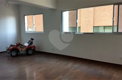 Apartamento com 3 quartos à venda na Rua Martiniano de Carvalho, --, Bela Vista, São Paulo