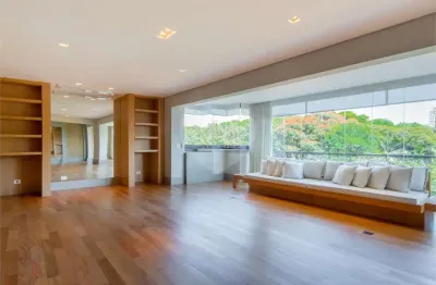 250M² área útil , 4 suítes, 5 vagas, vista maravilhosa, totalmente reformado