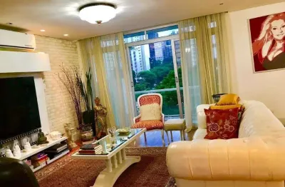 Apartamento à venda nos jardins com 3 suítes, 5 banheiros, 3 salas e cozinha, 2 vagas e depósito na garagem.