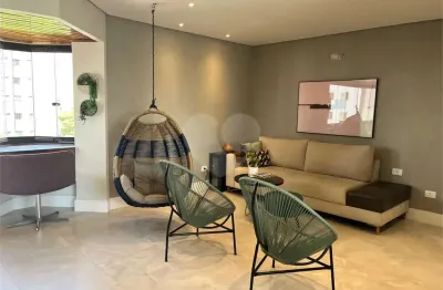 Apartamento à venda de 120 m² no campo belo, reformado com 3 quartos sendo 1 suíte e 1 vaga.