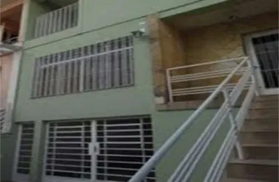Sobrado em mirandópolis com 3 dormitórios  grande e 3 vagas!