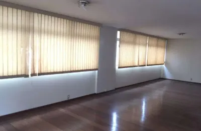 Maravilhoso condomínio em rua tranquila. apartamento com 203m2 de área útil. agende já sua visita !
