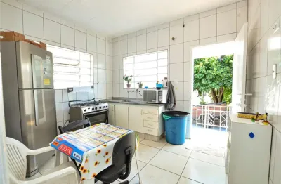 Casa no planalto paulista com 8 dormitórios e 6 vagas para reforma