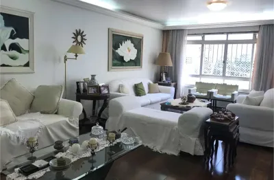 Apartamento à venda de 220 m² em perdizes com 4 quartos sendo 2 suites e 3 vagas.