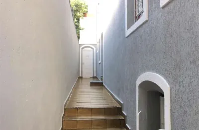 Sobrado charmoso à venda em moema – pé-direito duplo, 2 dormitórios, 2 vagas e quintal!