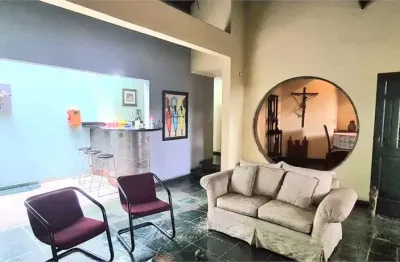 Casa com 3 dormitórios sendo 2 suítes e 4 banheiros em perdizes.