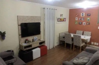 Apartamento 2 dorm, 2 banheiros, dependência de empregada e 1 vaga de garagem