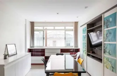 Apartamento 2 dormitórios, 1 suíte e 1 vaga..totalmente reformado. ótima localização! oportunidade!