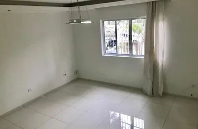 Casa comercial na vila olimpia. rua com muita movimento. ideal para comércios..