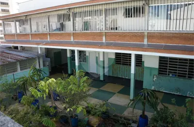 Casa comercial/residencial com 924 m², estrutura pronta para escola!