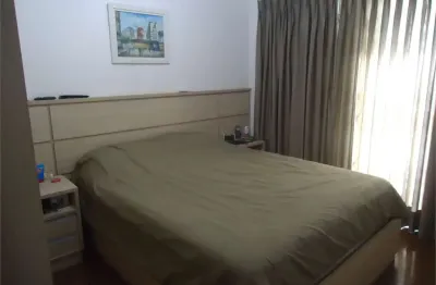 Sobrando impecavel, em fino acabamento com espaços muito bem divididos e muito bem localizado.