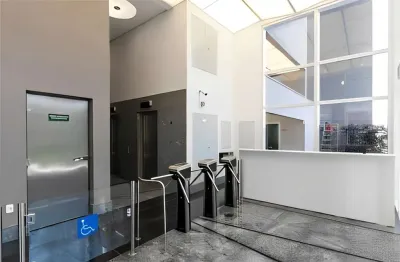 Sala comercial em condomínio de alto padrão com localização excelente