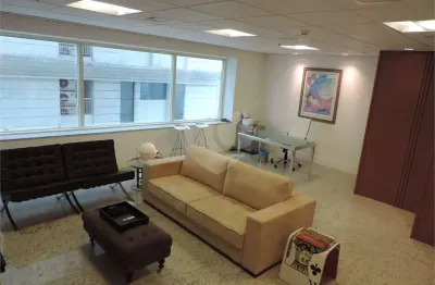 Sala comercial de altíssimo padrão,  ao lado do metro paulista.