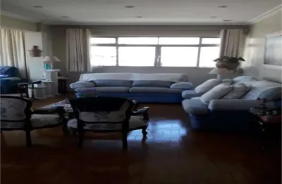 Higienopolis, 144 mts, 3 domts, living 2 ambientes, área de serviço, 1 vaga gar., próximo a comercio