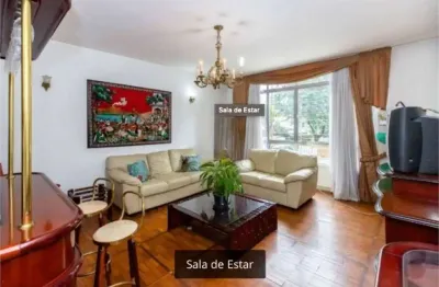 Sobrado com 270m2, 3 dormitórios, sendo 1 suíte, 2 toaletes, 5 vagas, edícula, no campo belo.