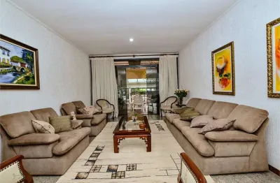 Casa térrea no planalto paulista – espaçosa e com área de lazer