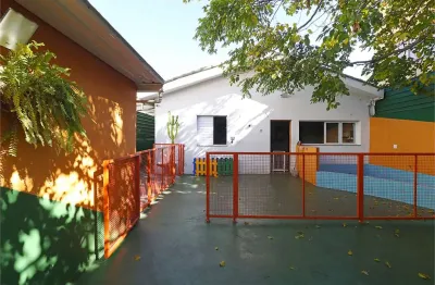 Casa comercial com renda! casa ampla com a terreno bem amplo,