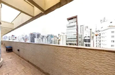 Cobertura de 600m2 em rua tranquila e arborizada nos jardins!