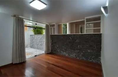 Localizada no nobre alto da lapa e pertencente à companhia city,