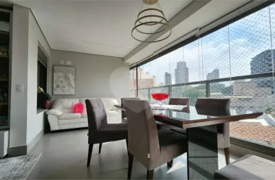 Apartamento à venda em prédio novo na vila mariana, 3 suítes, varanda gourmet, 2 vagas, decorado.