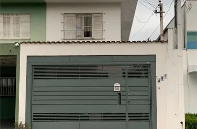 Sobrado em zona mista com 144 m²  3 dormitórios, 1 suíte e 2 vagas - excelente localização na saúde.