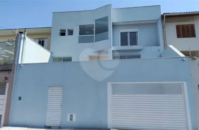 Sobrado novo no planalto paulista, com 485 m² de área construída. ótima localização.