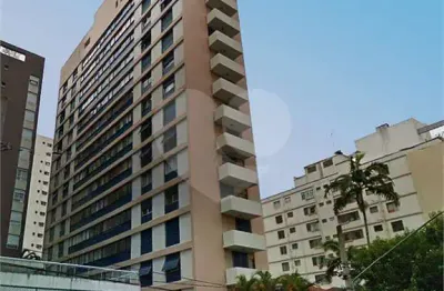 Vende se apartamento no paraíso-3 dormitórios, uma suíte e uma vaga.