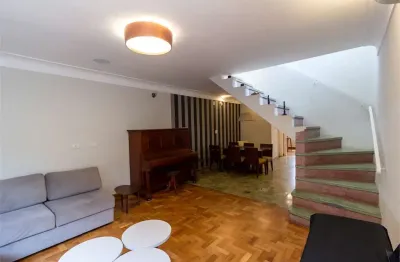 Casa dos sonhos com alta tecnologia, totalmente reformada em rua tranquila e segura