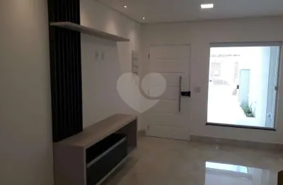 Casa reformada na saúde, com 3 suítes e 2 vagas acabamento impecável!
