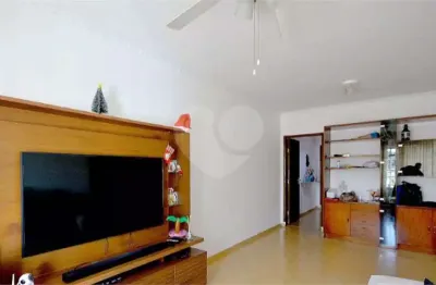 Casa com 3 quartos à venda na Rua Angaíba, --, Saúde, São Paulo