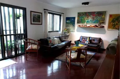 Apartamento com varanda, 3 quartos, 2 suítes no paraíso !