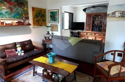 Apartamento com varanda, 3 quartos, 2 suítes no paraíso ! andar baixo