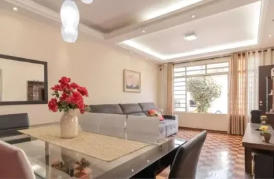 Sobrado com 4 dorms , 2 suítes , 2 vagas , sendo   230 m²