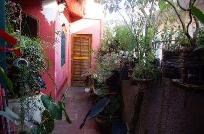 Sobrado com 3 dormitórios e 2 vagas na saúde. atende residencial e comercial. 290 m do metrô saúde