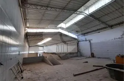 Galpão com 678 m² de área construída, com pé direito 12 metros a venda na vila romana. oportunidade!!