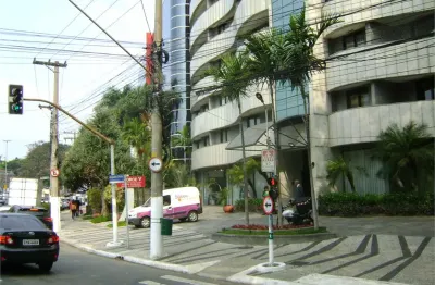 Loja a venda no residence george v-alto de pinheiros. seu negócio ou renda. bem localizado. melhor investimento na região.
