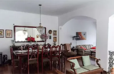 Sobrado à venda de 400 m² na vila mariana de 4 quartos sendo 1 suíte e 5 vagas.
