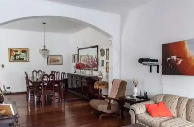 Sobrado à venda de 400 m² na vila mariana de 4 quartos sendo 1 suíte e 5 vagas.