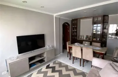 Apartamento à venda de 91 m² ém pinheiros com 3 quartos sendo 1 suíte e 1 vaga.