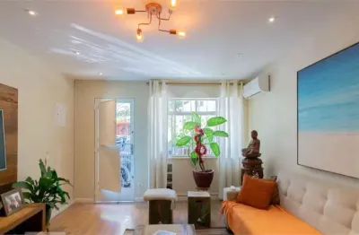 Casa de vila em excepcional localização. um quarteirão da avenida faria lima.