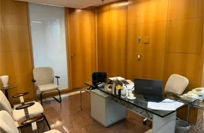 4 salas comerciais unificadas ( finais 1 a 4 ), totalizando 155,23m2 de área privativa – 04 vagas