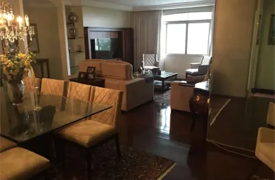 Próximo à paulista, apto reformado, com 204 m², 2 vagas, 3 dorm. ( suíte c/ closet)