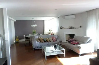 Apartamento a venda no morumbi. reformado pela renomada arquiteta cris luna. lazer completo. alto padrão!!