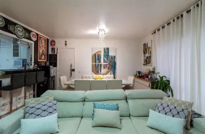 Cozinha americana com  armários planejados é integrada ao living!