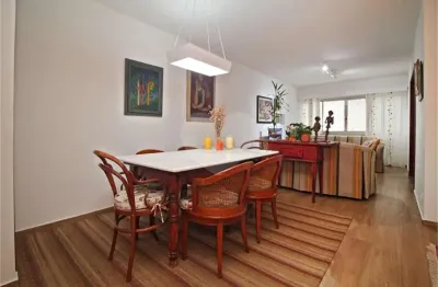 Apartamento de 165 m2 em rua arborizada e tranquila nos jardins, edifício com lazer.