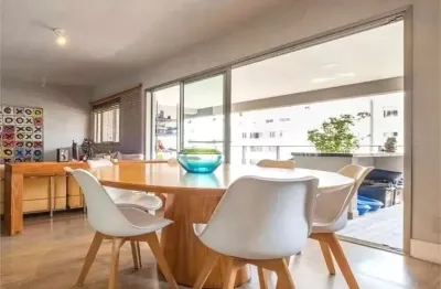 Apartamento na vila madalena 150², 3 suítes, 5 banheiros,2 salas e 2 vagas de garagem.