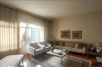 Sobrado amplo, espaçoso, com muita iluminação natural com 294 m², 5 dorm. 1 suite, 2 vagas!